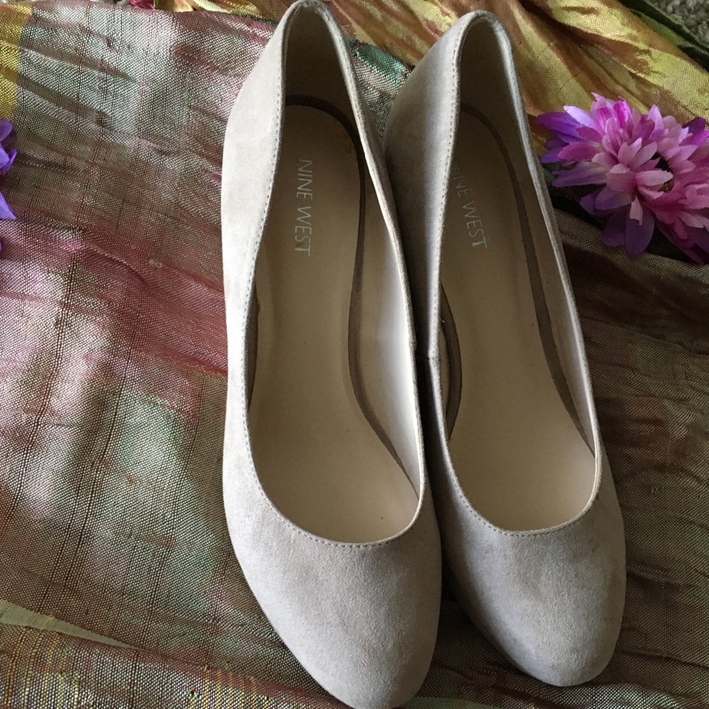 Nine West Size 10 Suede Wedges 4 Inches